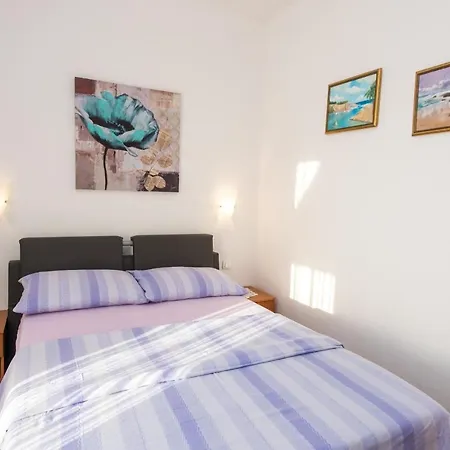 A4 Cozy Apartment W Big Garden Balcony & Grill