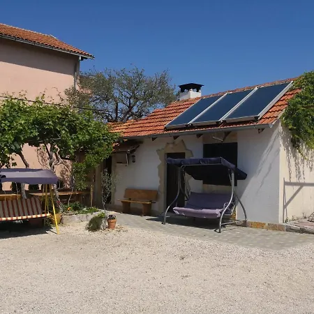 Apartamento A4 Cozy Apartment W Big Garden Balcony & Grill