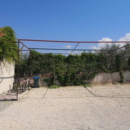 A4 Cozy Apartment W Big Garden Balcony & Grill
