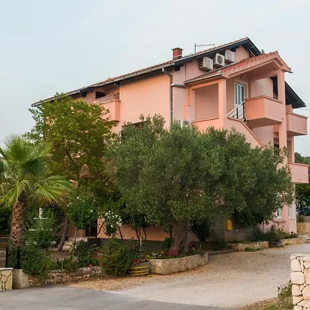 Apartamento A4 Cozy Apartment W Big Garden Balcony & Grill