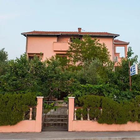 A4 Cozy Apartment W Big Garden Balcony & Grill Apartamento *